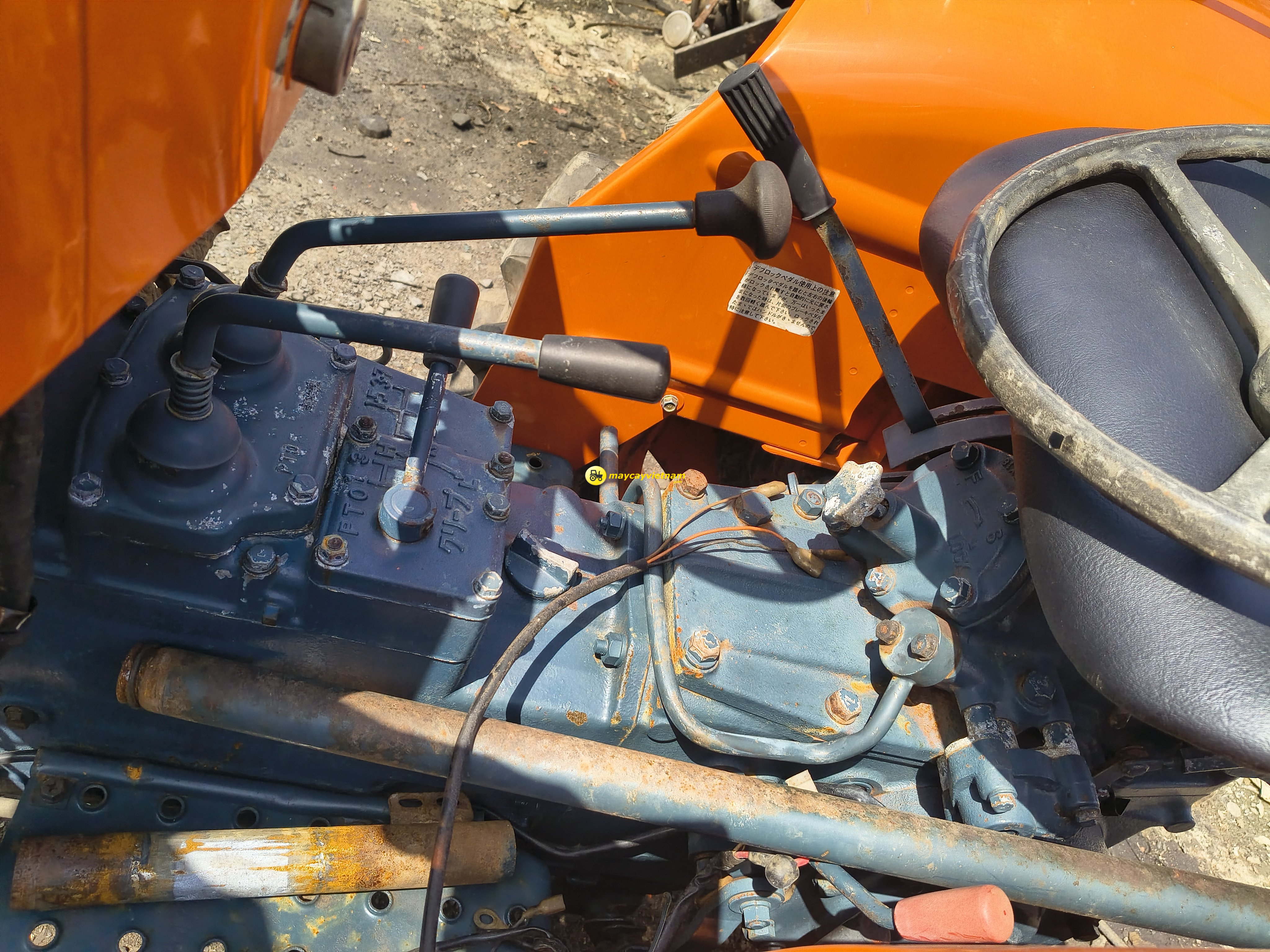 Máy cày KUBOTA L2201DT - Ảnh 4