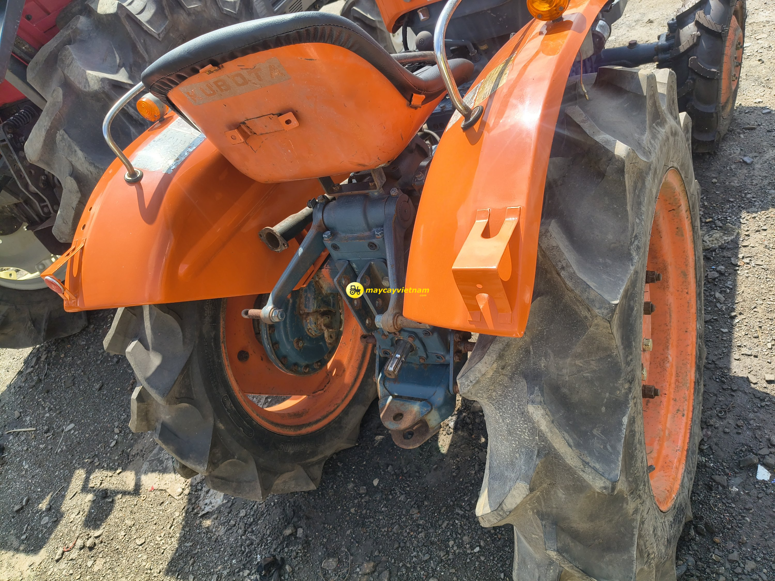 Máy cày KUBOTA L2201DT - Ảnh 2