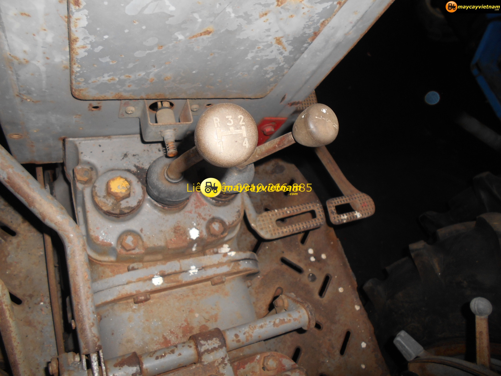 Máy cày Massey Ferguson 165 - Hình ảnh 4