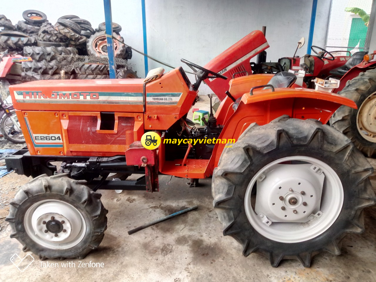 Máy cày HINOMOTO E2604 + Gàu xúc