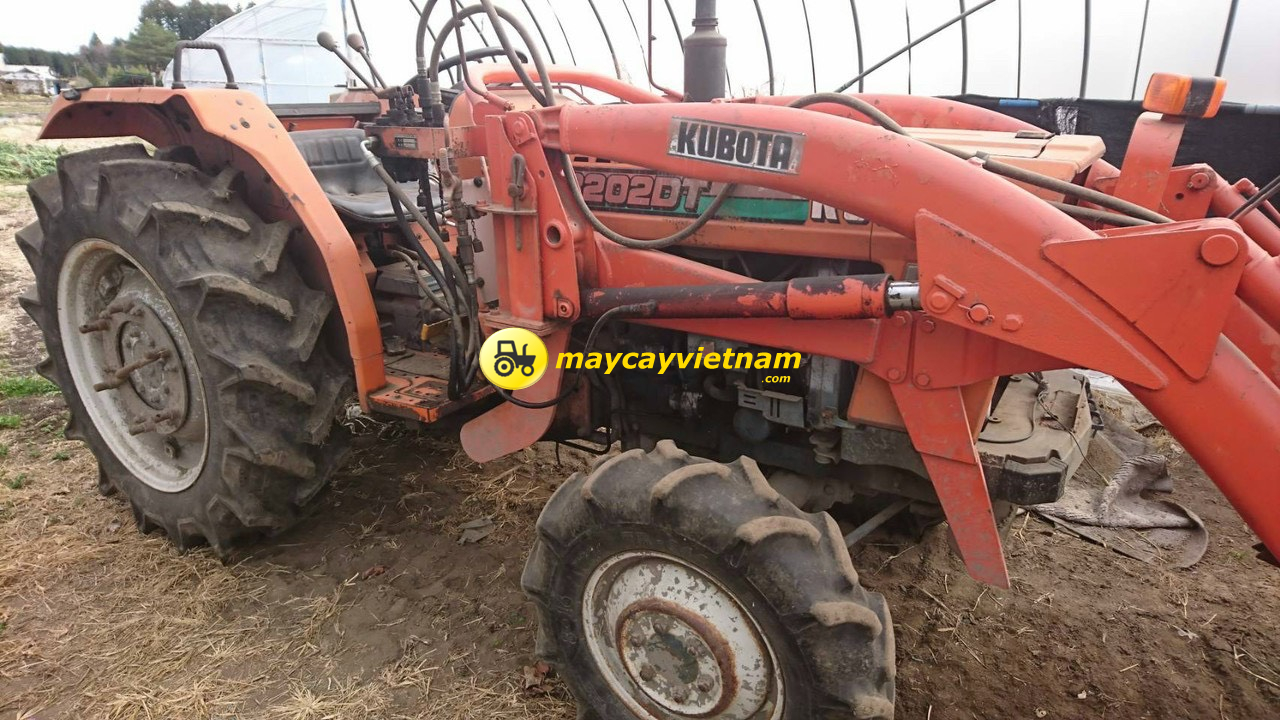 Máy cày KUBOTA L3202DT - Có Xúc Lật