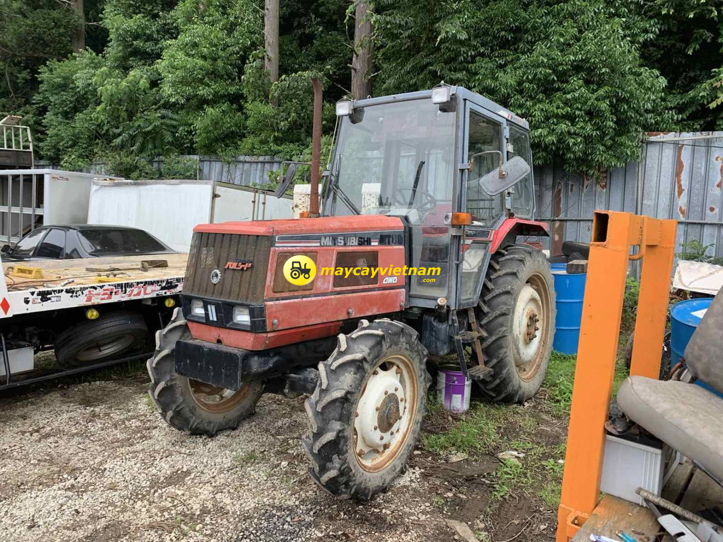 Mitsubishi MT80 cabin
