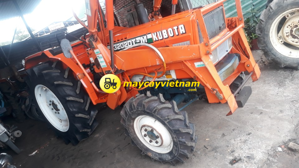 Máy Cày Kubota L3202DT-M + gàu xúc
