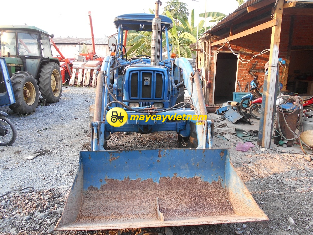 Máy cày ISEKI T5000 4wd Gàu Xúc