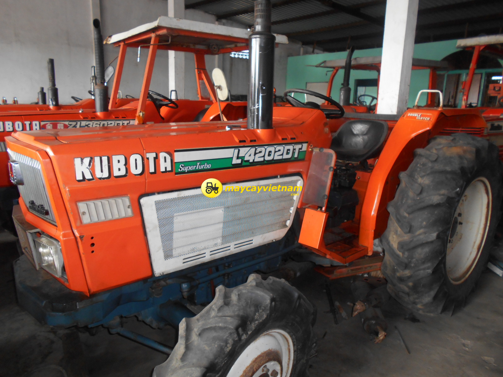 Máy cày KUBOTA L4202DT