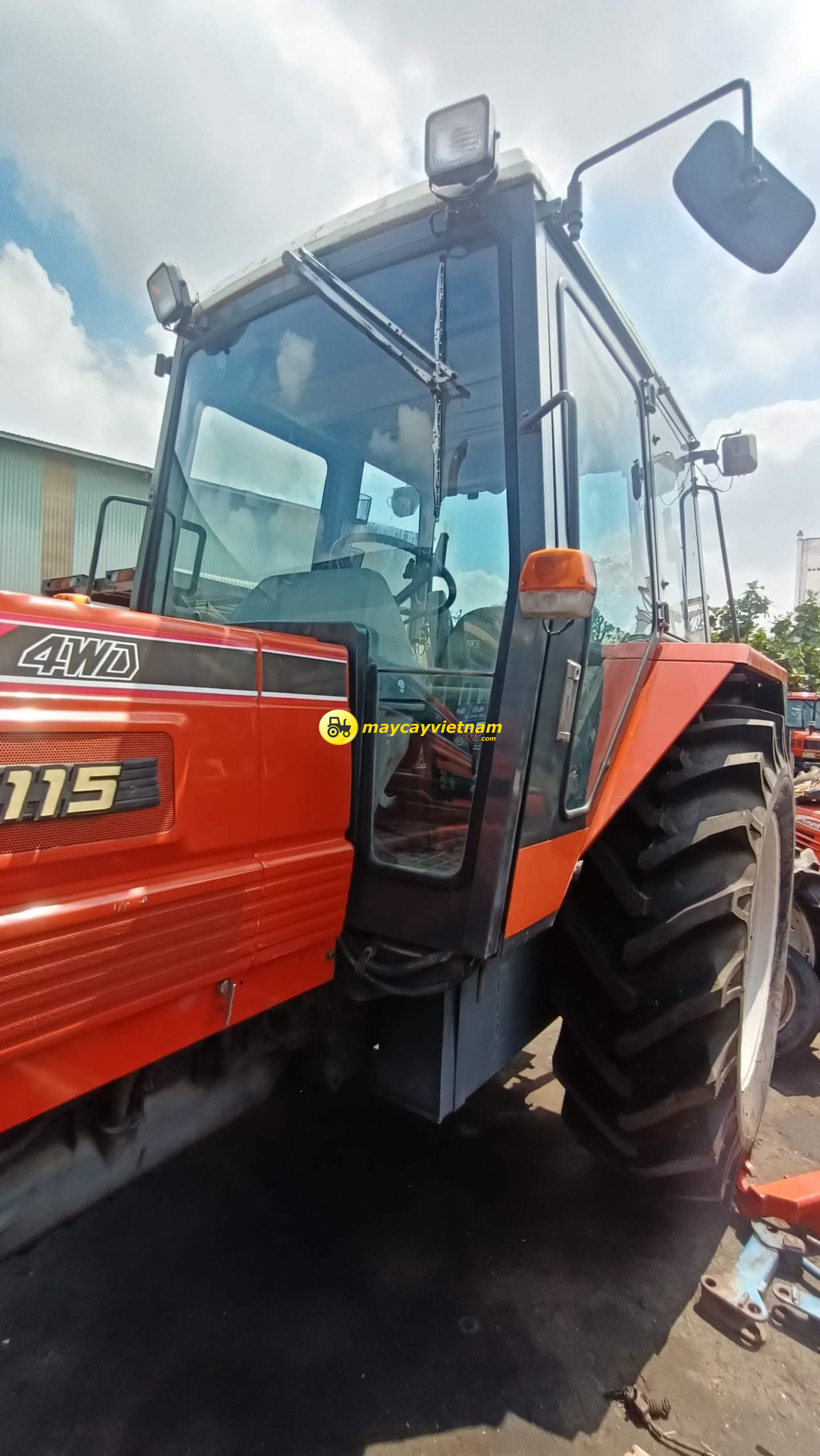 Máy cày Kubota M1-115DT cabin