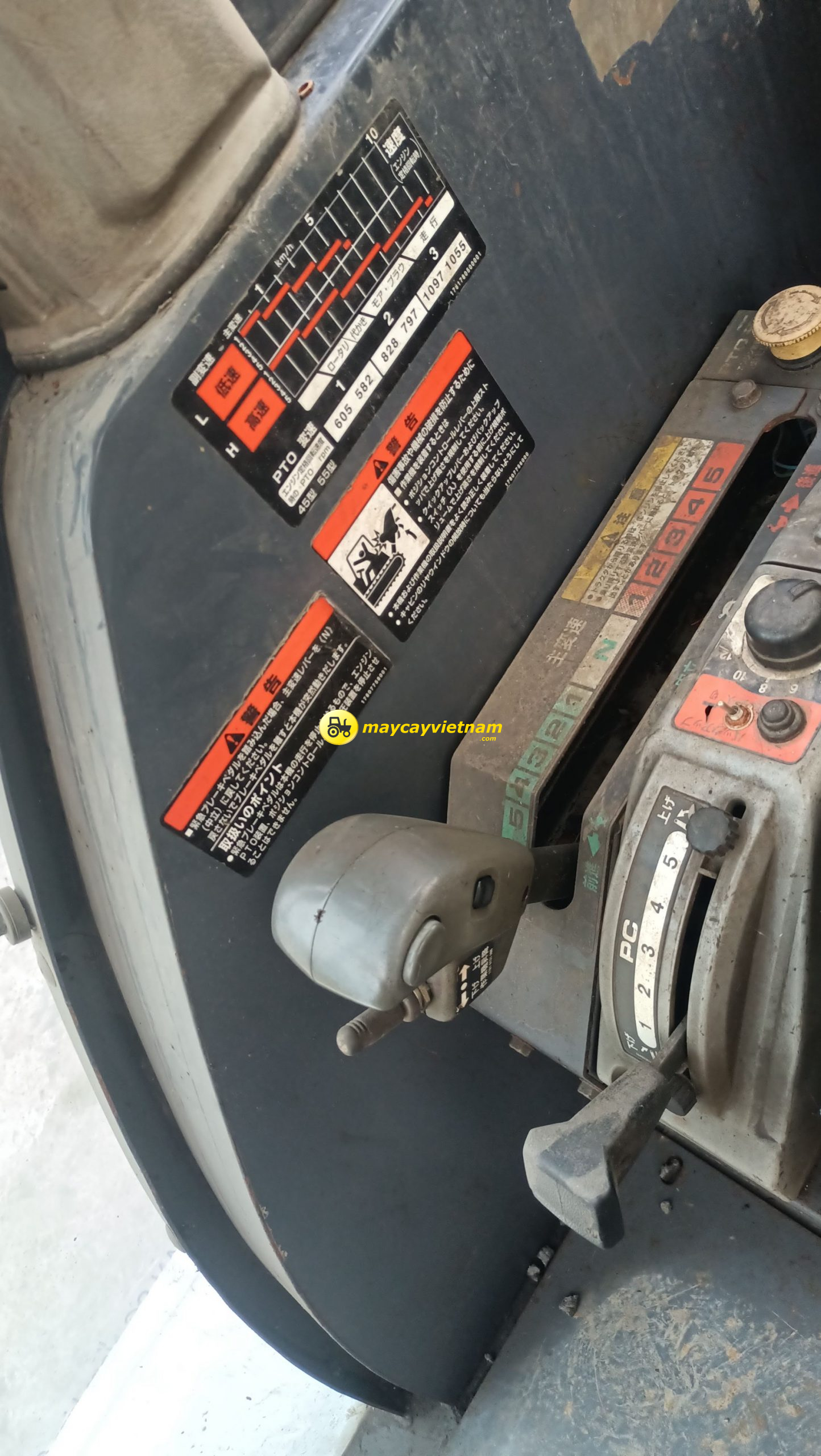 Máy cày đã qua sử Iseki TA-C55 Cabin Lạnh- Bánh Xích địa hình - Hình ảnh 2