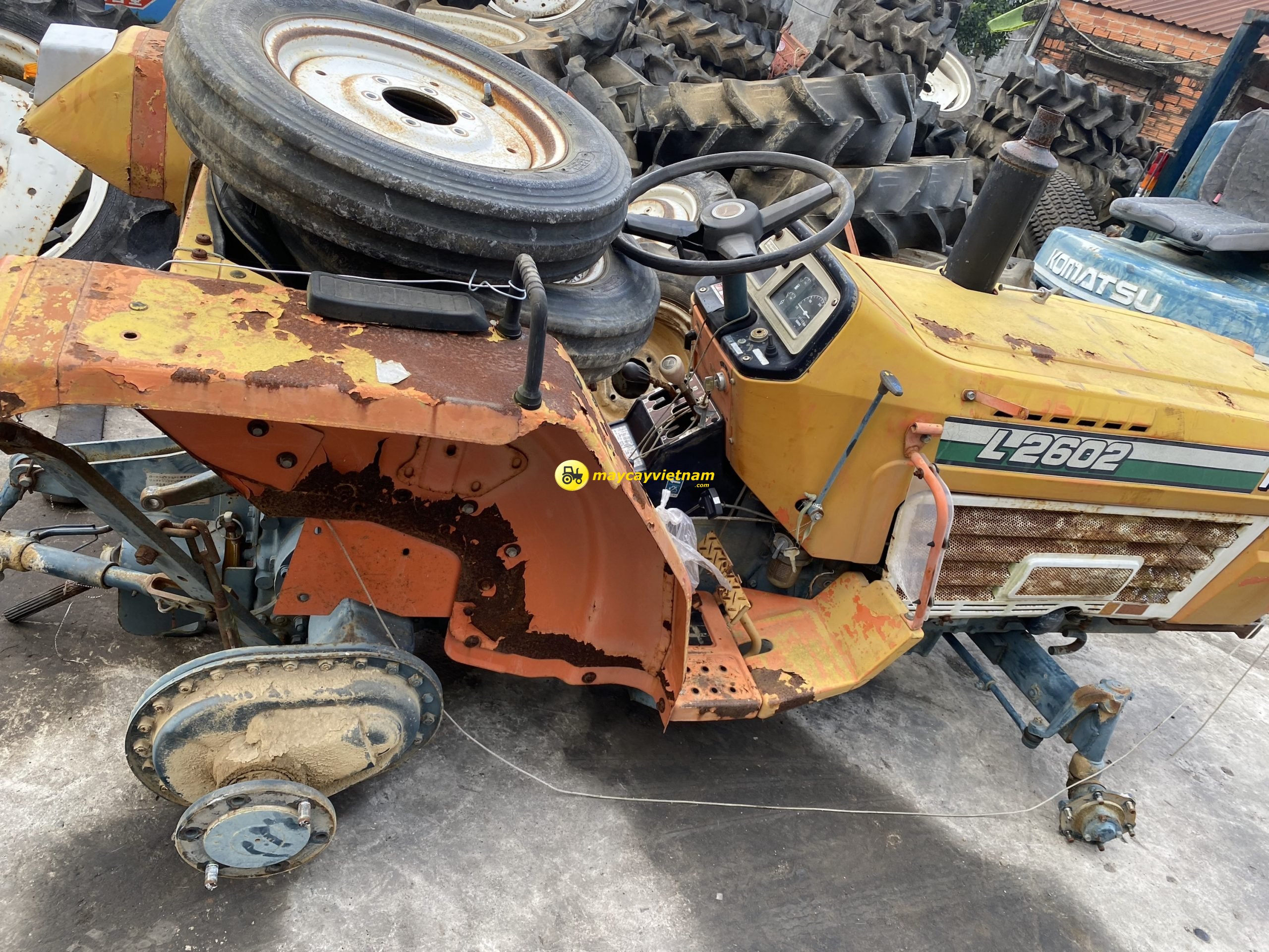 Máy cày KUBOTA L2602 bãi