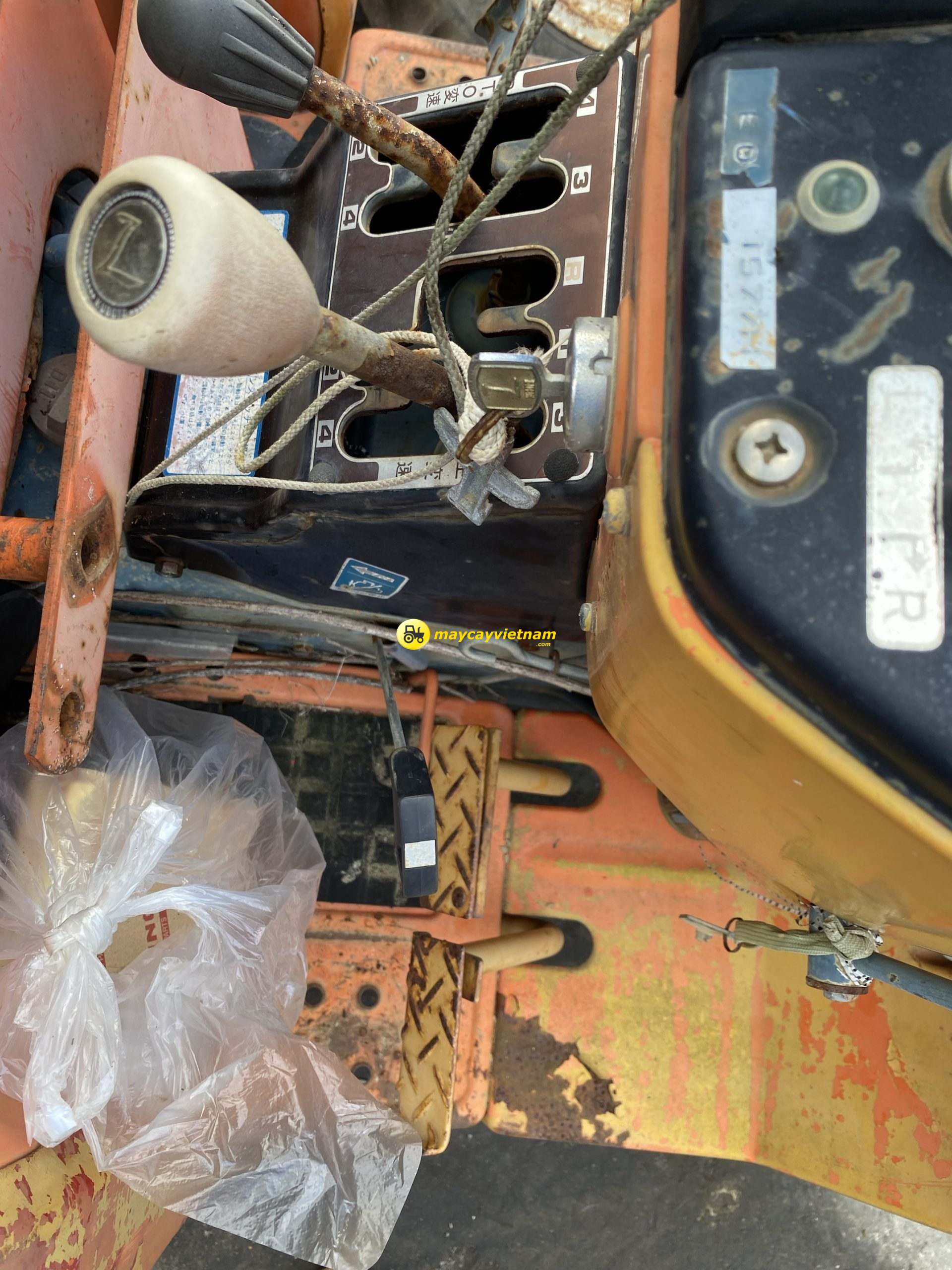 Máy cày KUBOTA L2602 bãi - Hình ảnh 3