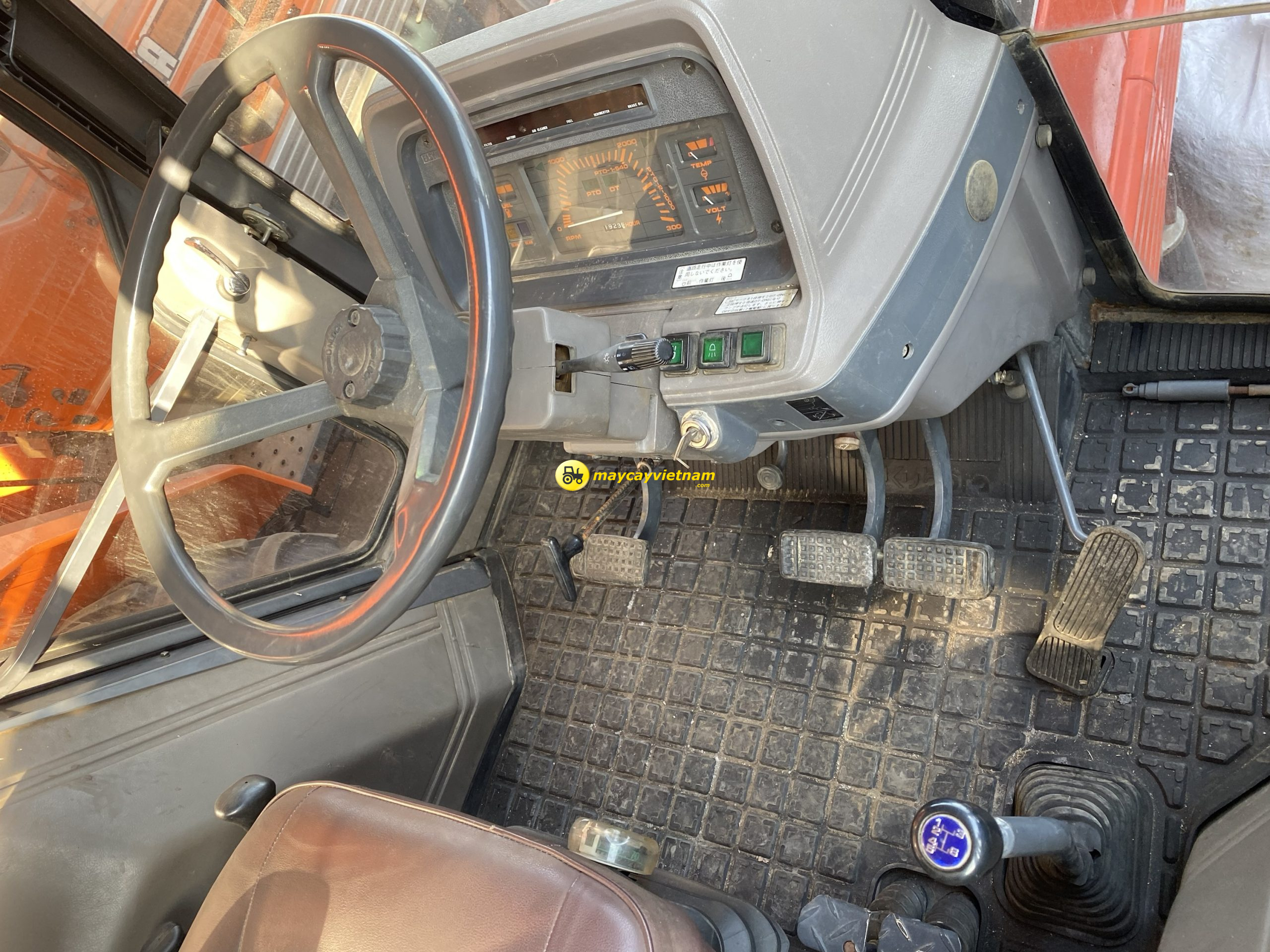 Máy cày Kubota M1-115 DT Số Cơ Cabin - Hình ảnh 12