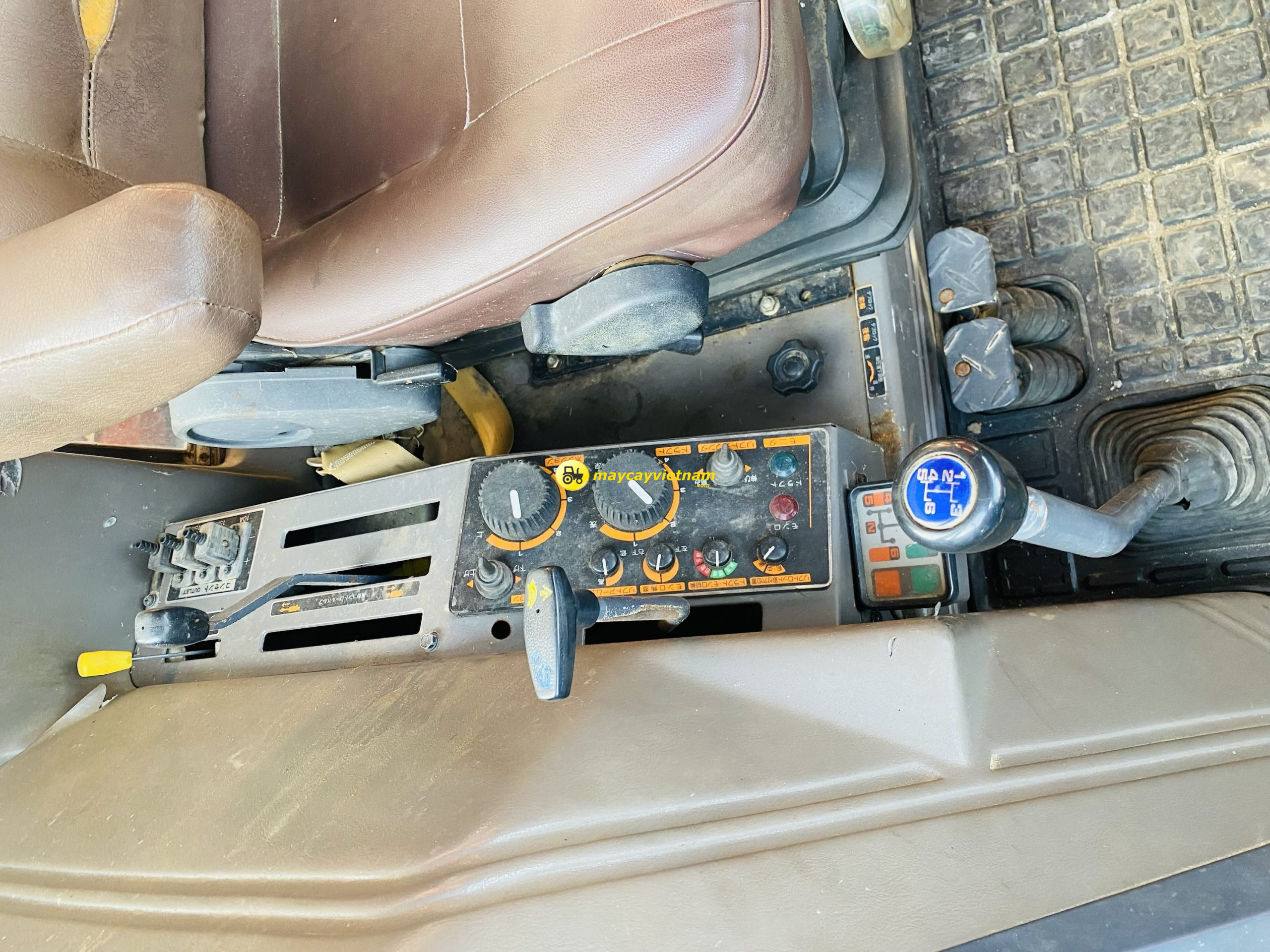 Máy cày Kubota M1-115 DT Số Cơ Cabin - Hình ảnh 7