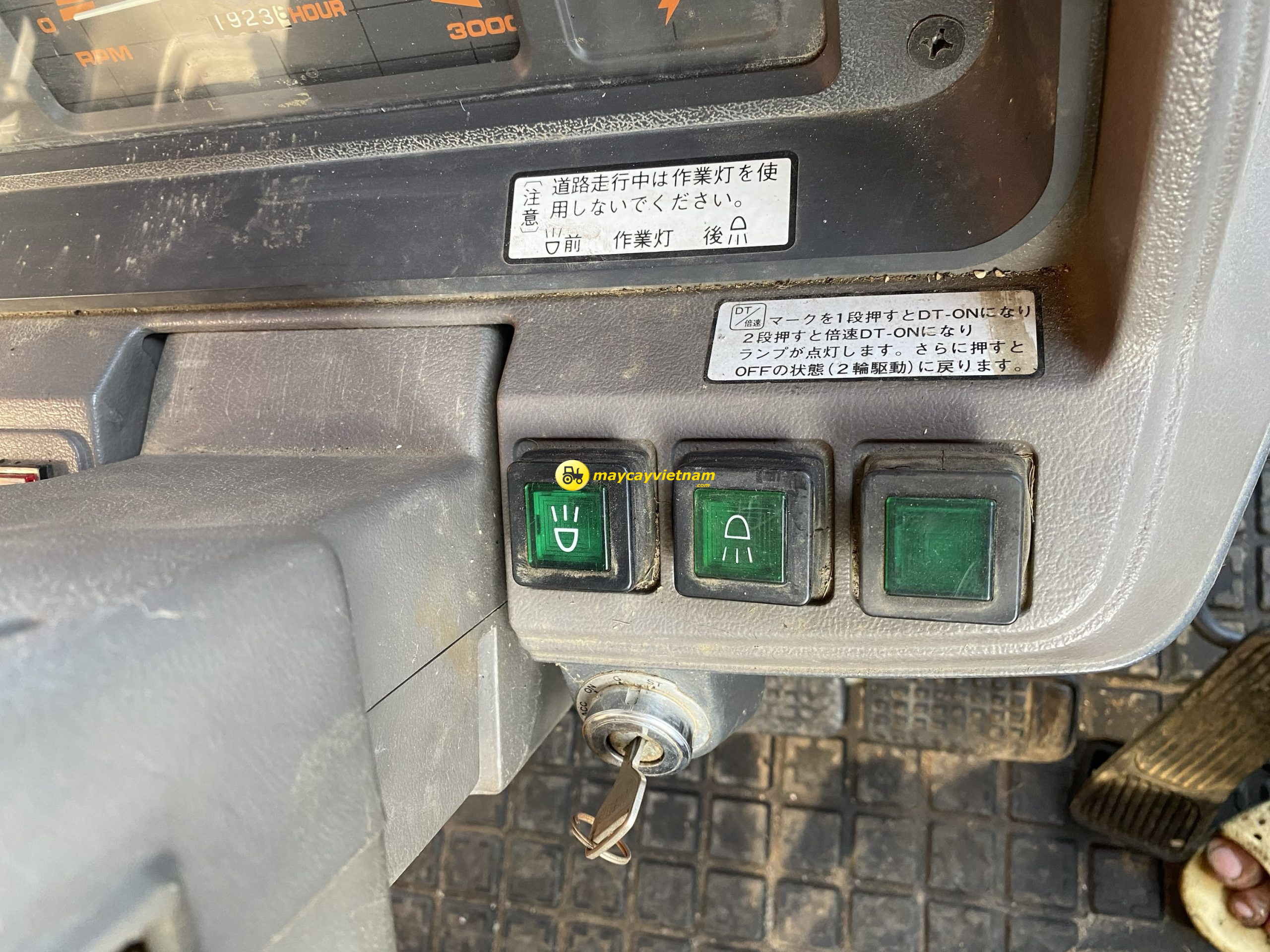 Máy cày Kubota M1-115 DT Số Cơ Cabin - Hình ảnh 9