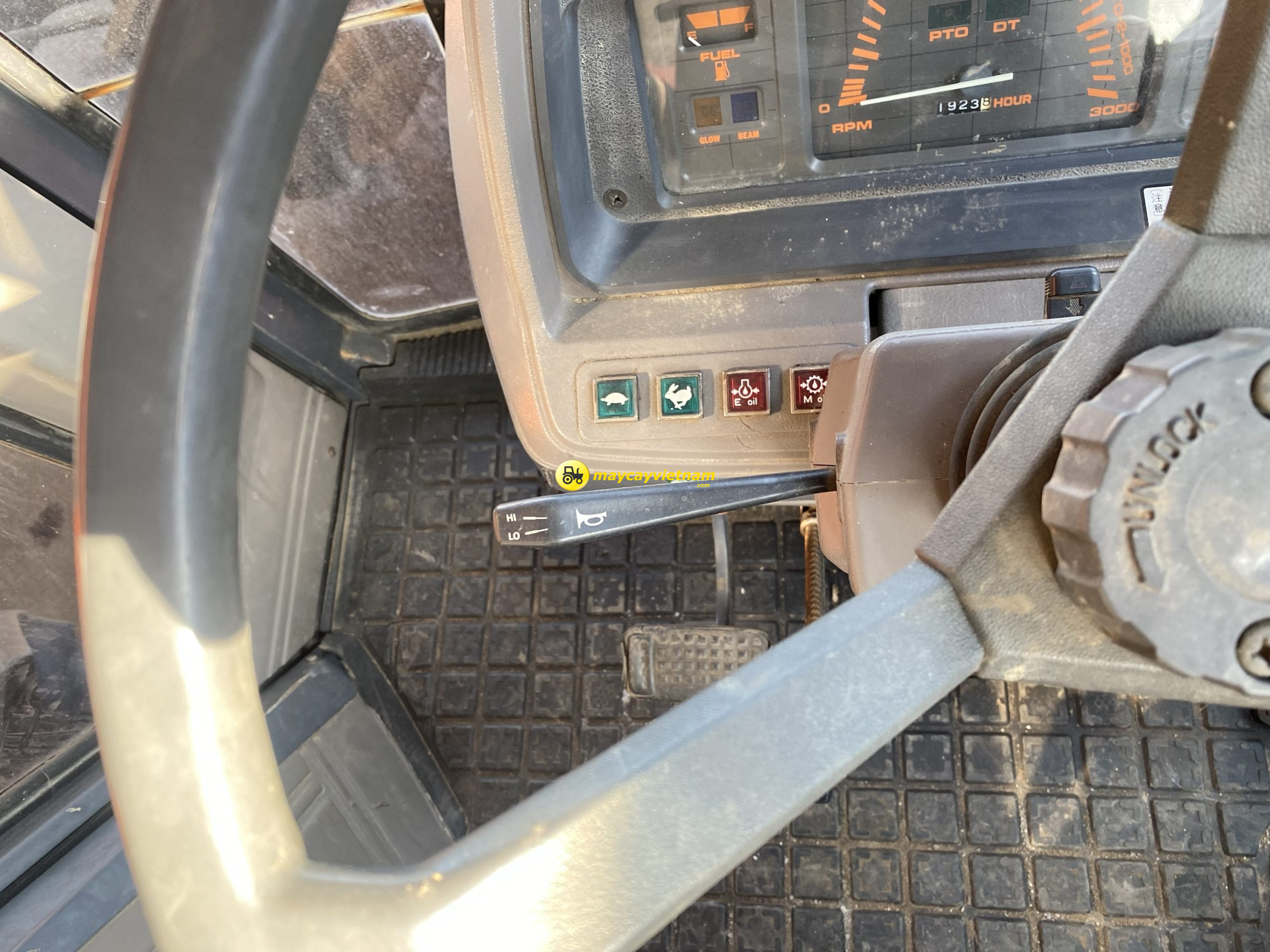 Máy cày Kubota M1-115 DT Số Cơ Cabin - Hình ảnh 11