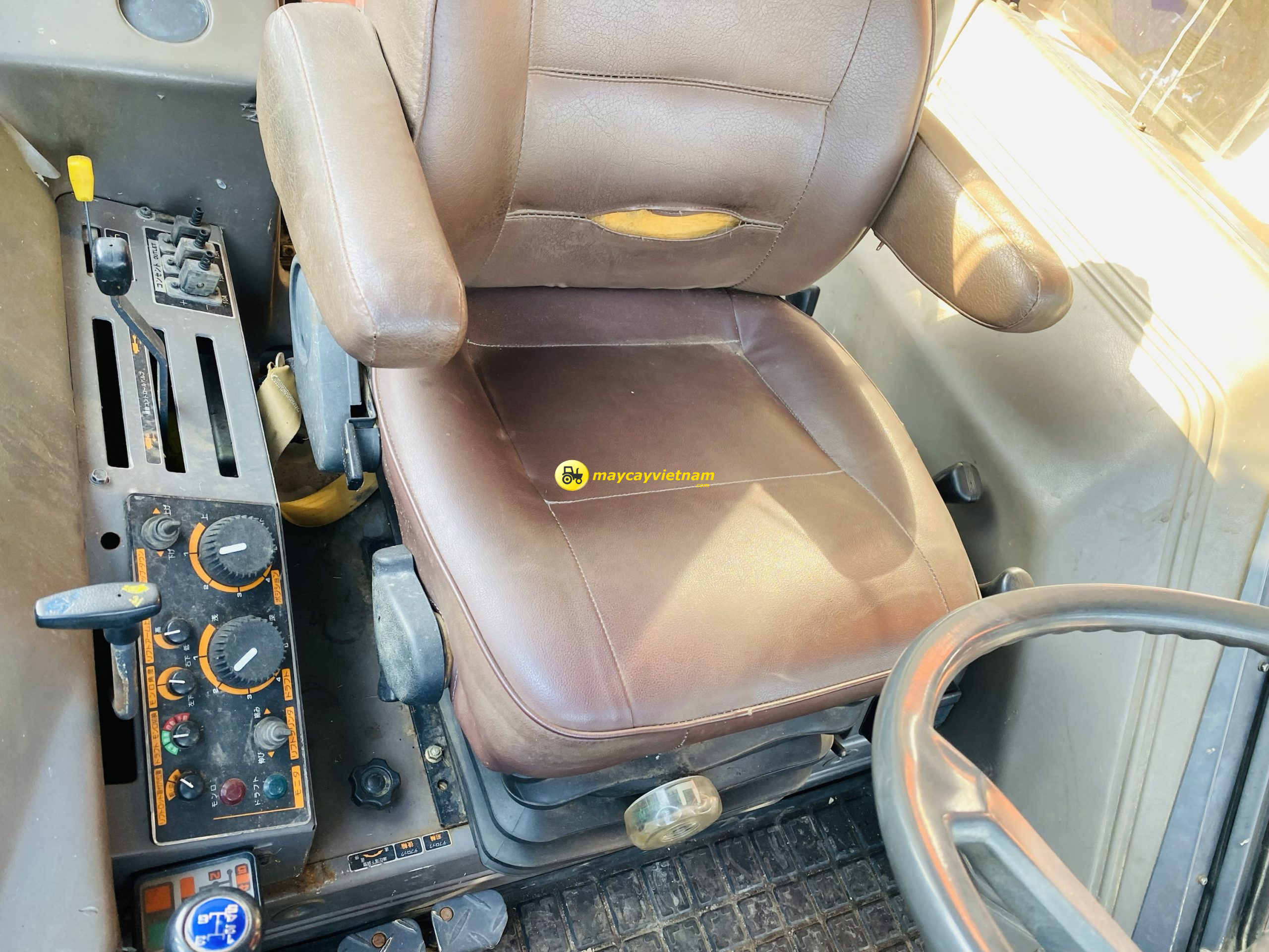 Máy cày Kubota M1-115 DT Số Cơ Cabin - Hình ảnh 14