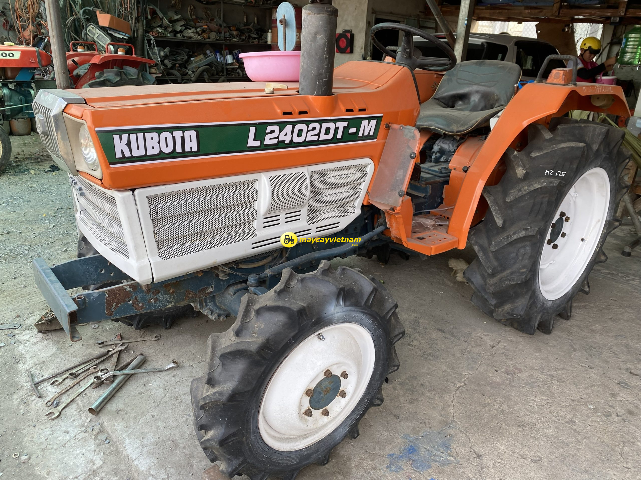 Máy cày KUBOTA L2402DT