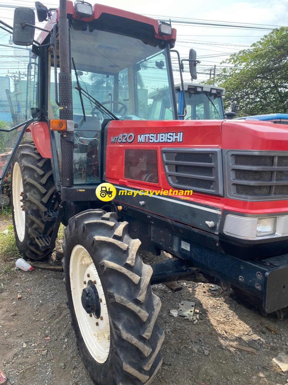 Mitsubishi MT820 cabin